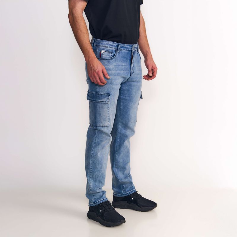 AM060682-CARGO_2534