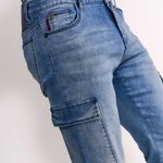 AM060682-CARGO_2540