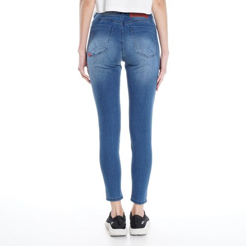 Jeans Kylie Tiro Alto Bordado En Bolsillos