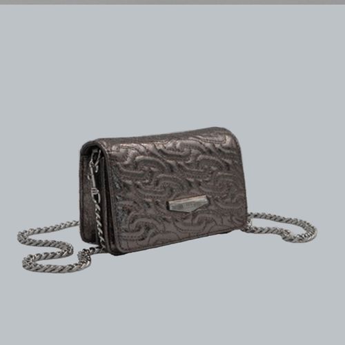 Cartera de mano estilo clutch
