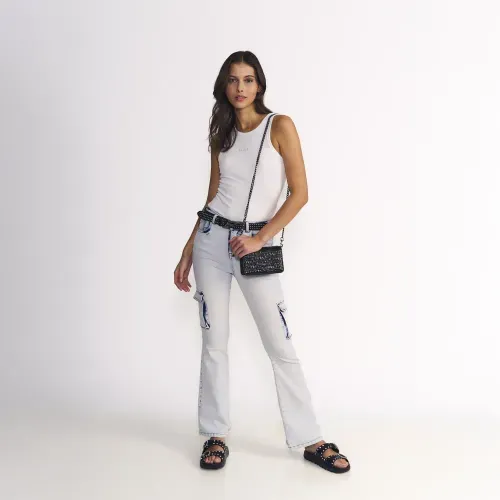 Cartera de mano estilo clutch