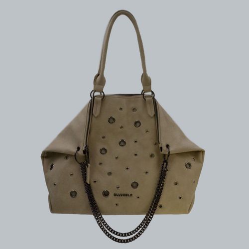 Cartera con manilla, ojetillos plata y cadena