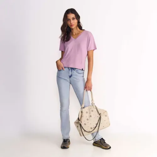 Cartera con manilla, ojetillos plata y cadena