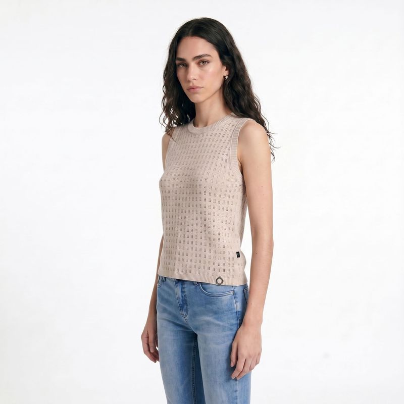 DFS98203_100_2.jpg