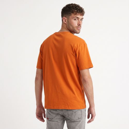 Polera MC Hombre Relaxed Interlock Japon Curcuma